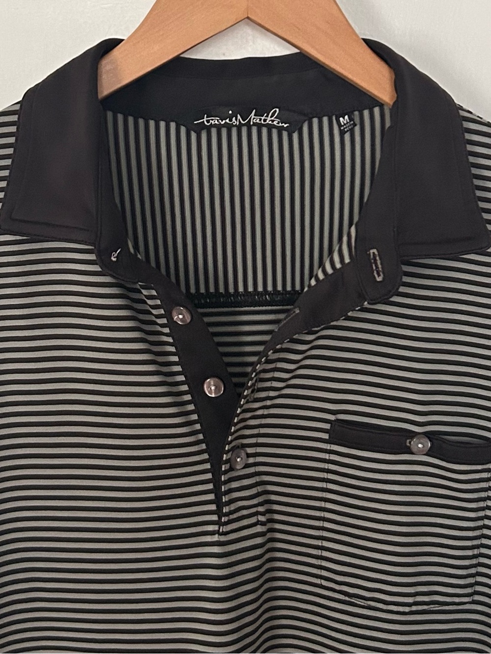 Travis Mathew Men’s Size M Short Sleeve Vintage Stripe Pattern Golf Polo